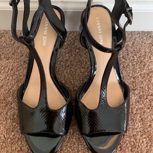 Giani Bernini patent leather heel sandal.
